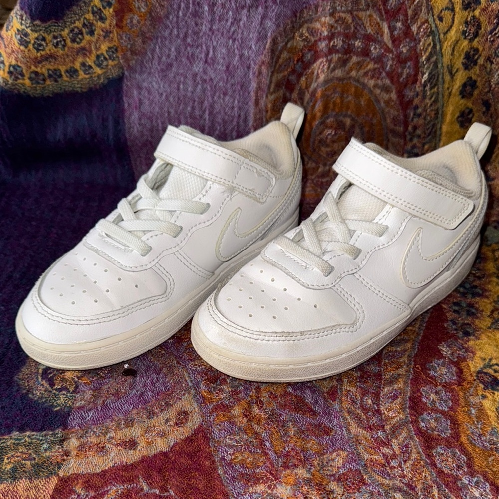 Toddler Nike sneakers (size 10C)